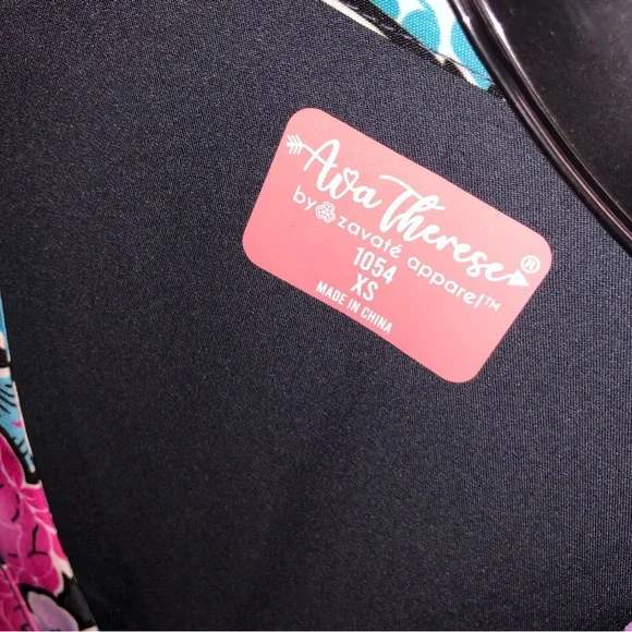 NWT Zavate Ava Therese “Bold Statment” floral print short sleeve scrub top - Picture 10 of 10